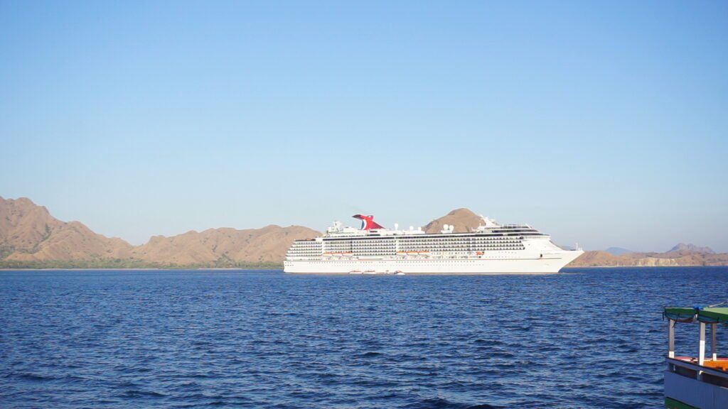 komodo island shore excursions