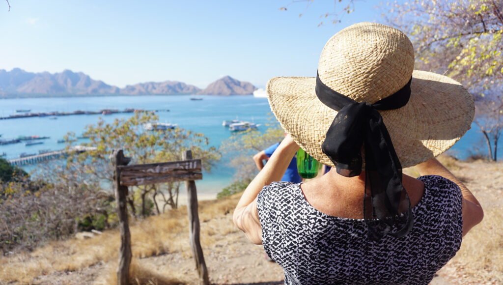 komodo island shore tours