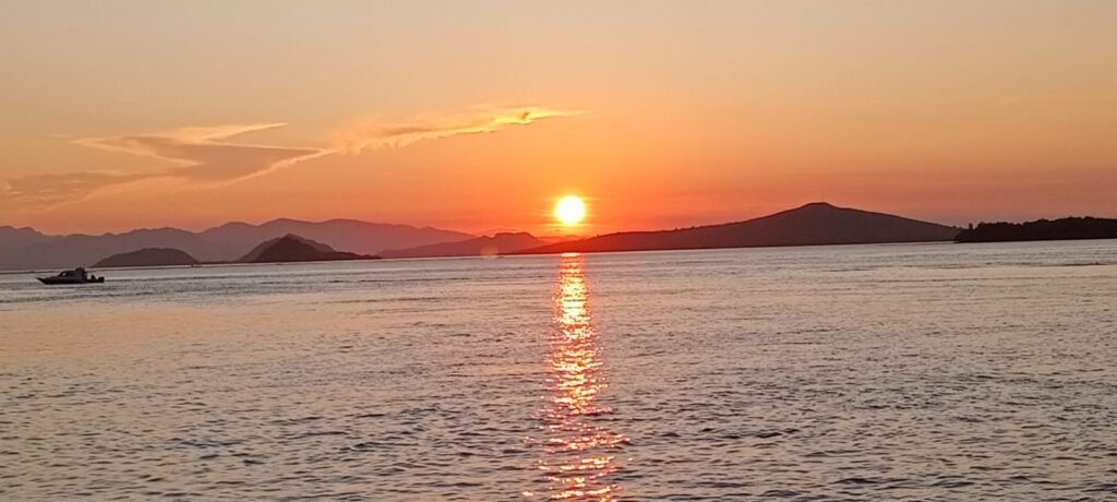 sunset trip labuan bajo