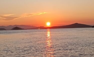 sunset trip labuan bajo