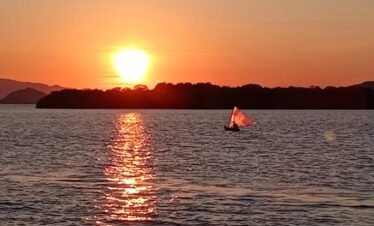 labuan bajo sunset cruise