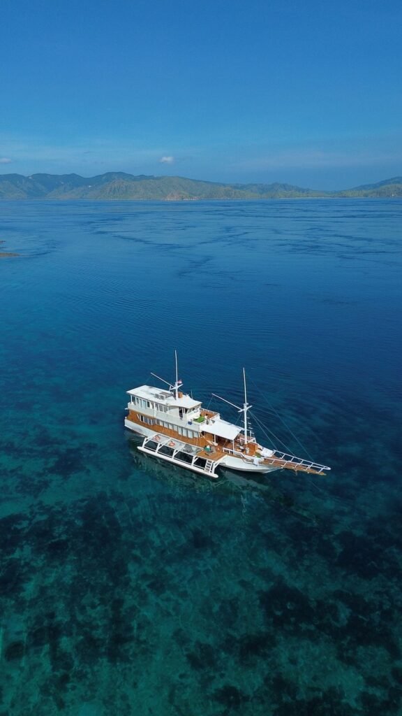 komodo boat tour