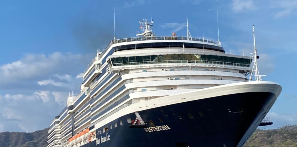 komodo shore excursions