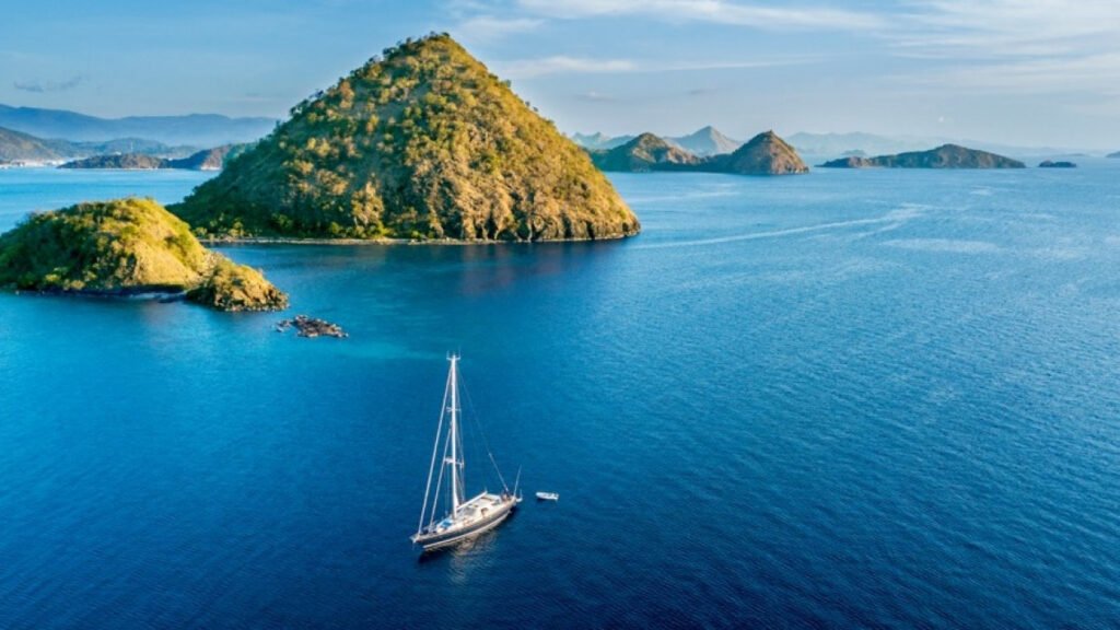 labuan bajo tour
